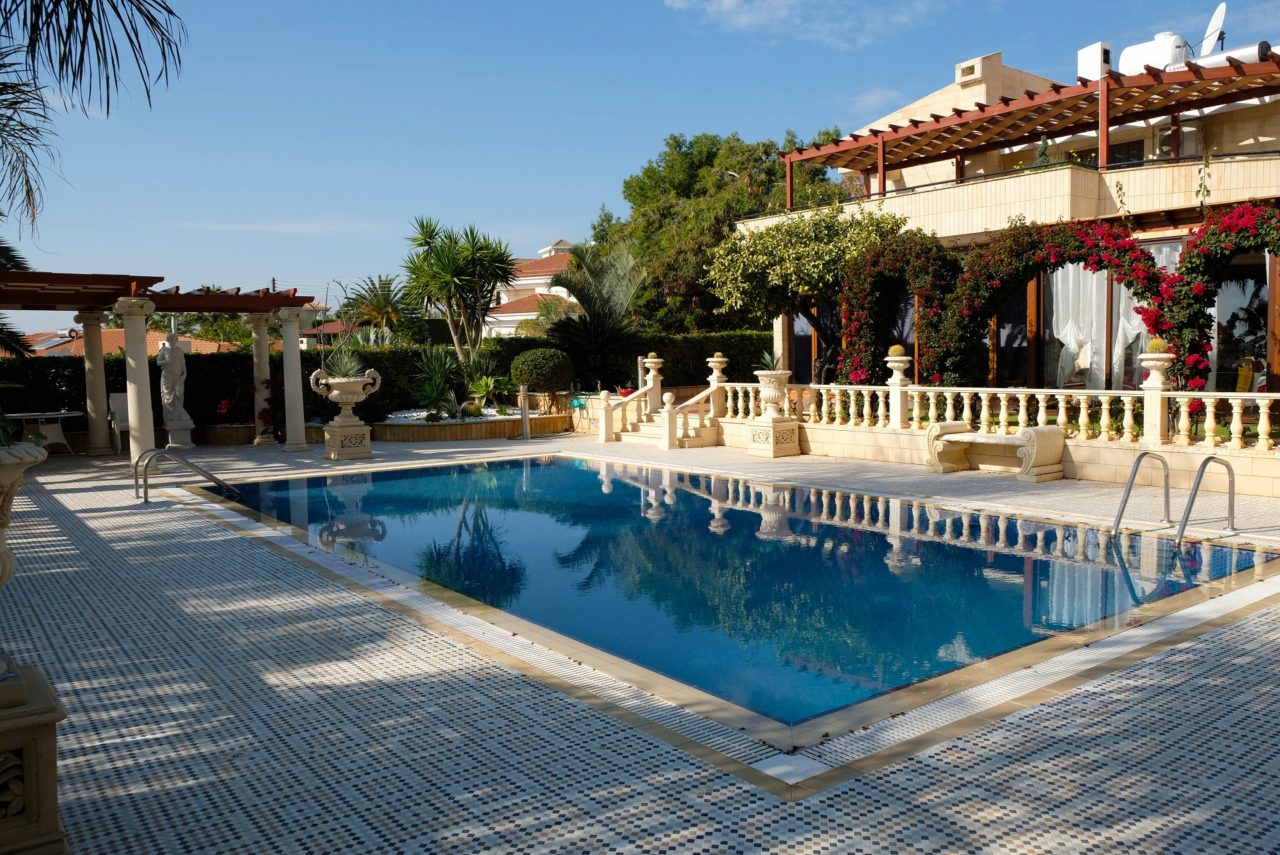Apartment or villa in Cyprus? What property to buy for rent?