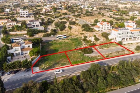 Online property auctions resume
