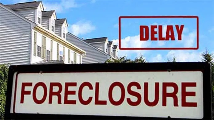 President signs controversial foreclosure law