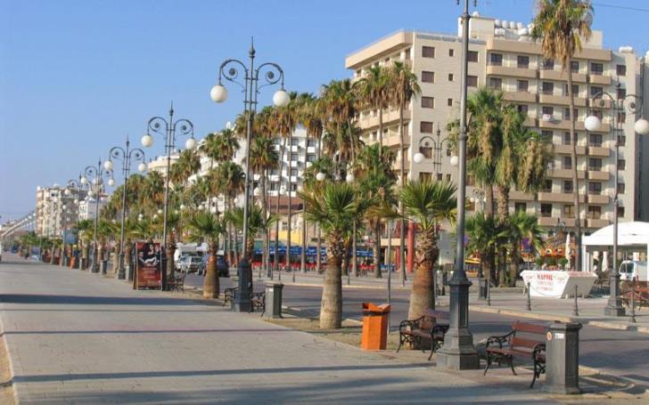 An oasis in the commercial center of Larnaca