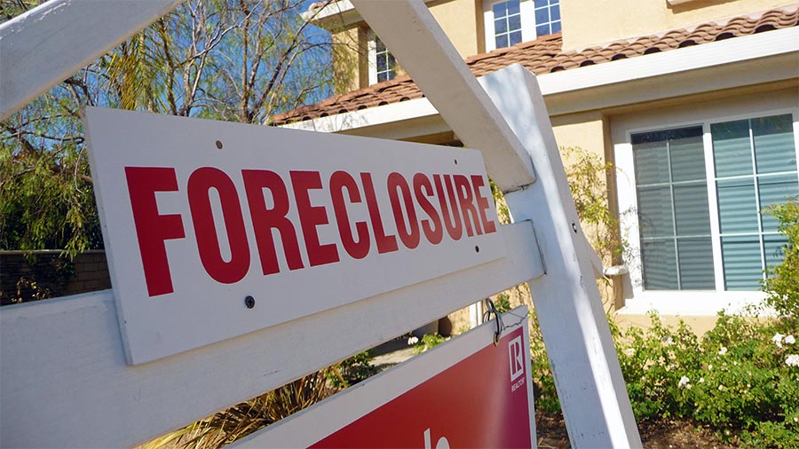 Foreclosures freeze a ‘threat to recovery’