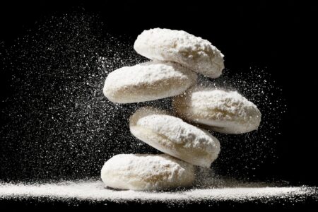 Kourabiedes – a sweet symbol of Christmas and family comfort