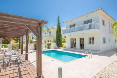 Buy a villa in Ayia Napa: A strategic asset in the premium segment