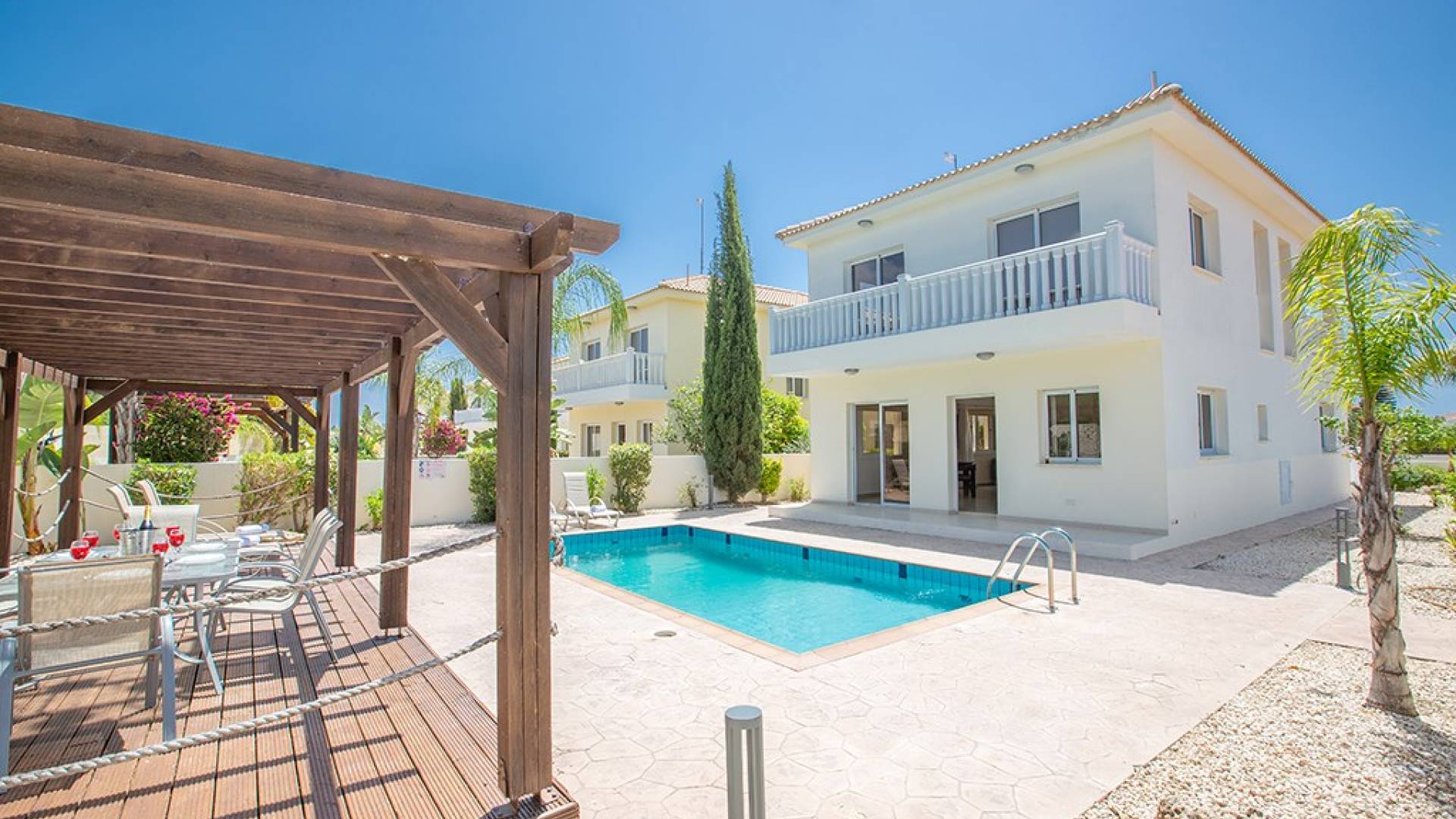Buy a villa in Ayia Napa: A strategic asset in the premium segment