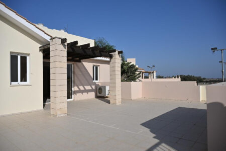 For Sale: Penthouse, Dromolaxia, Larnaca, Cyprus FC-61973