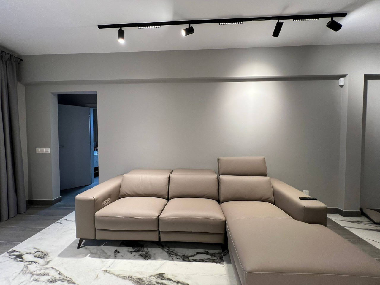 For Rent: Penthouse, Germasoyia Tourist Area, Limassol, Cyprus FC-62055 - #1