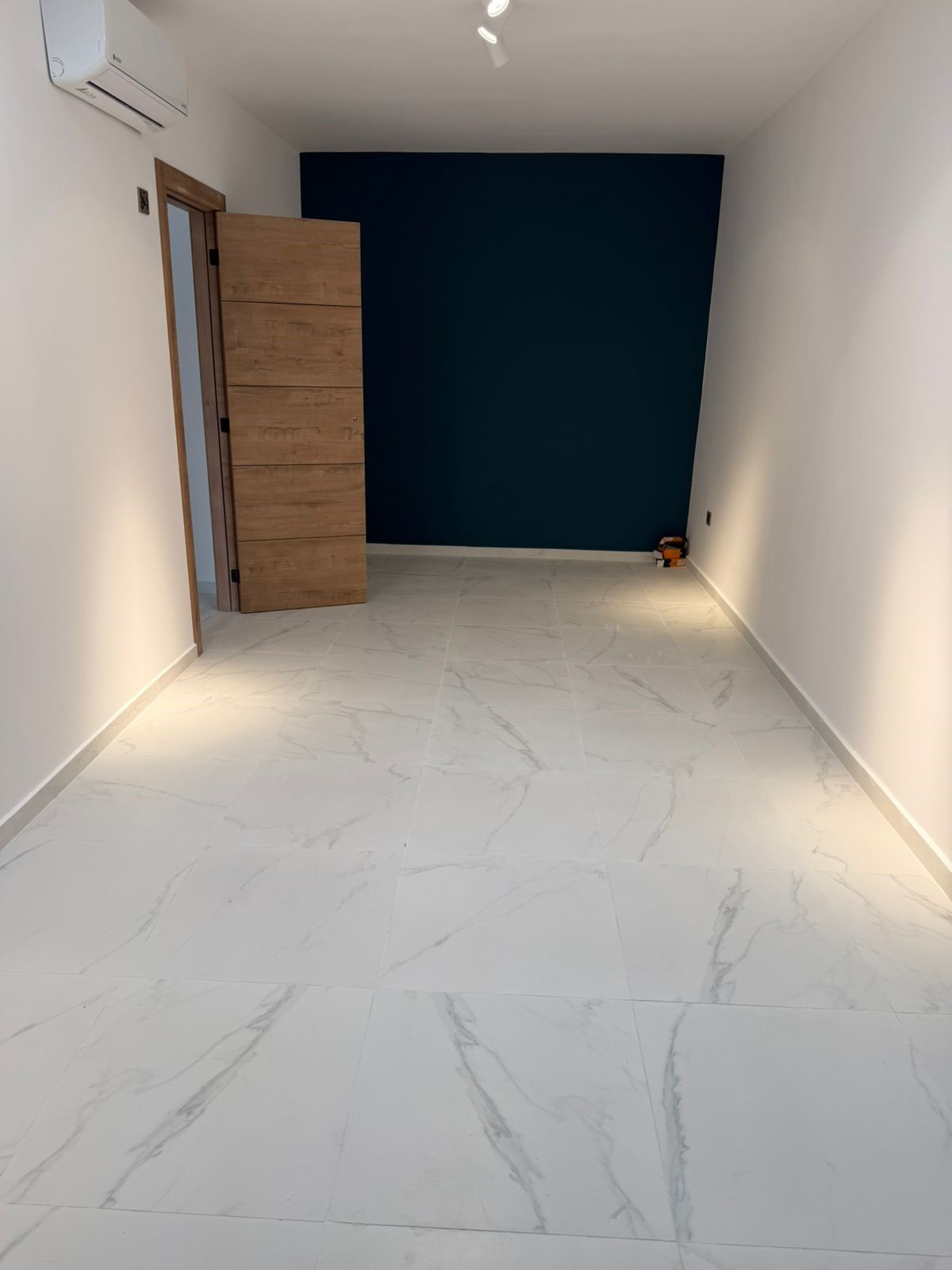 For Rent: Shop, Germasoyia Tourist Area, Limassol, Cyprus FC-62571 - #5 For Rent: Shop, Germasoyia Tourist Area, Limassol, Cyprus FC-62571 - #5