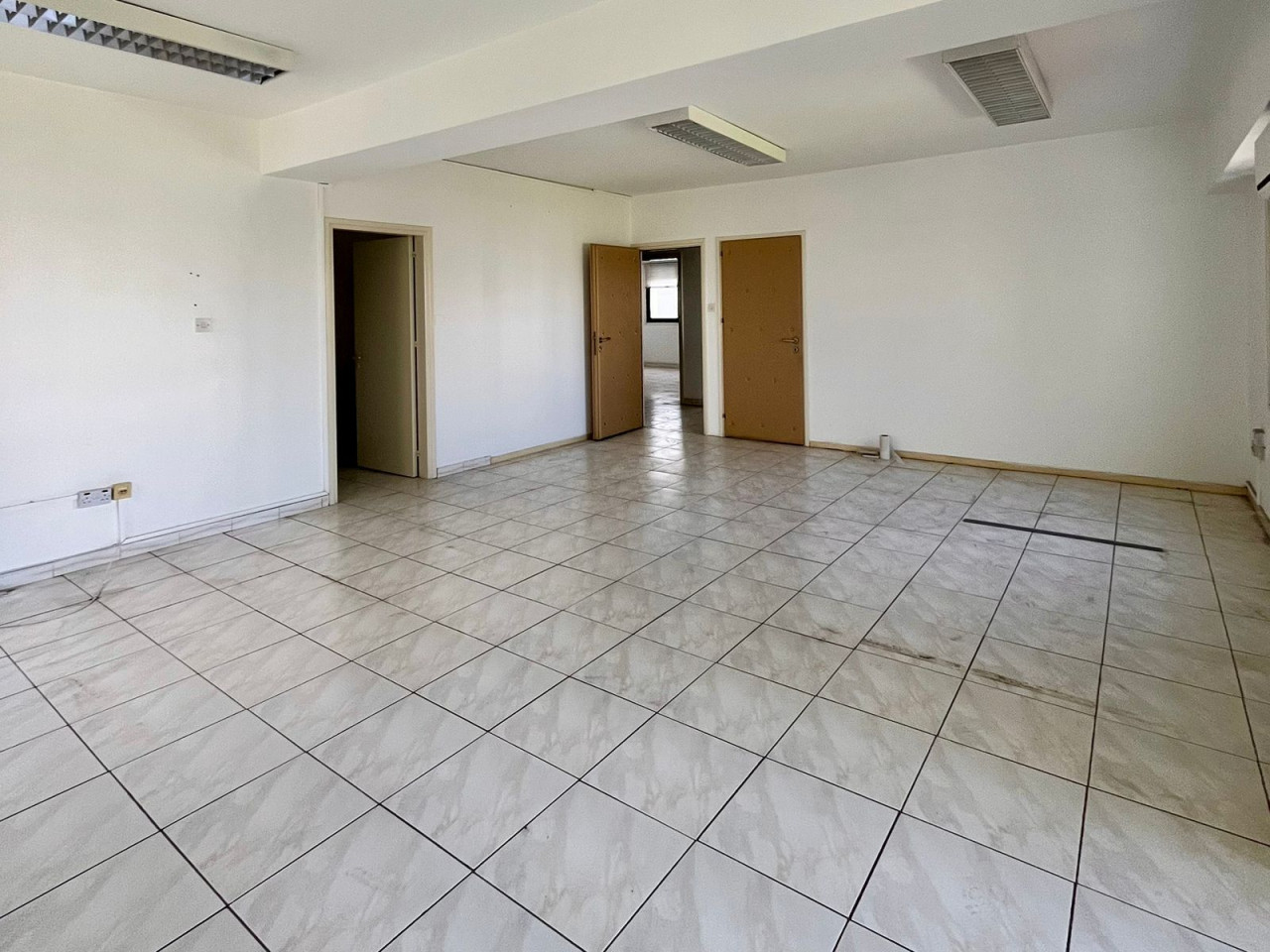 For Rent: Building, Strovolos, Nicosia, Cyprus FC-63601 - #2